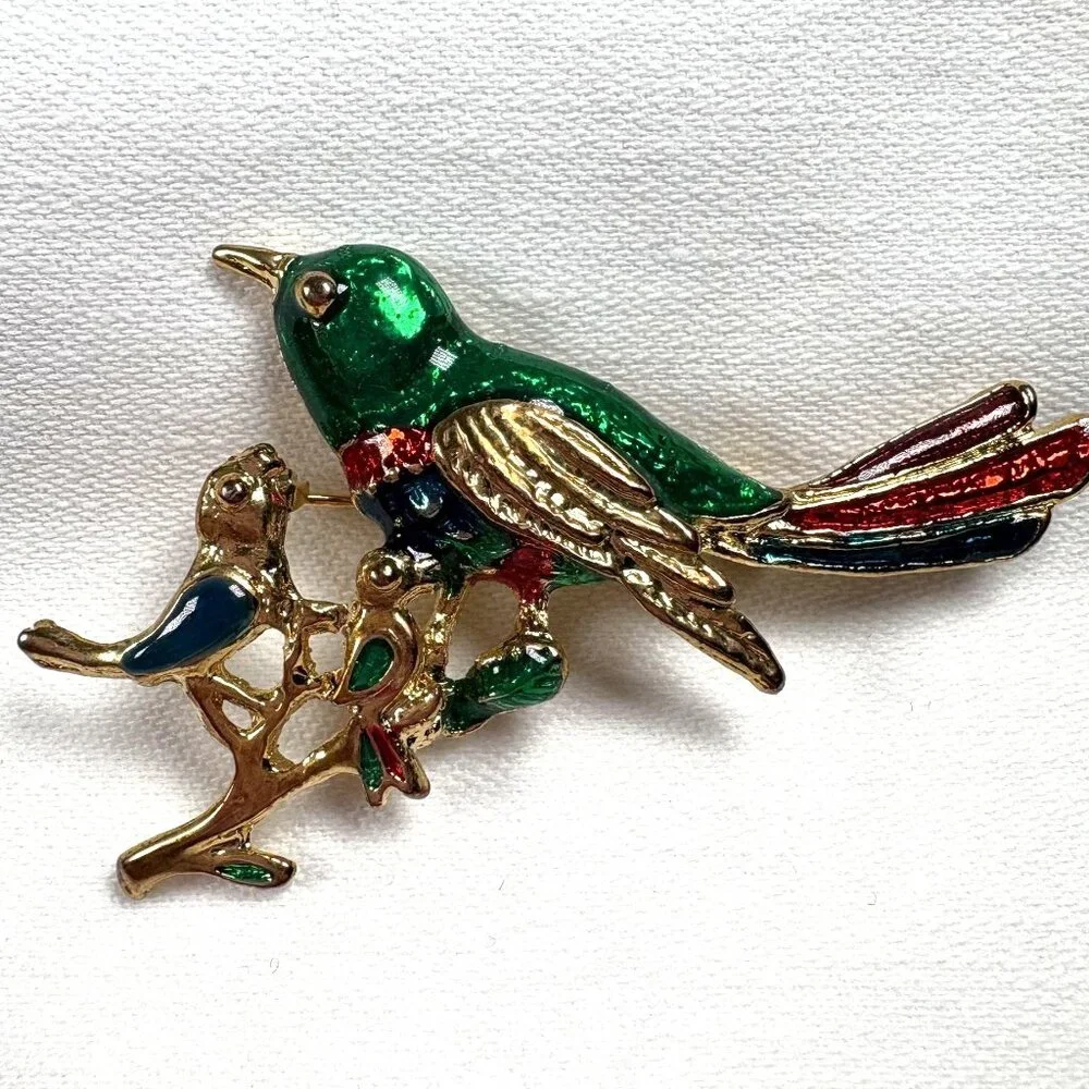 Vintage Two Sisters Medici Painted Enamel Figural‎ Bird w/ Baby Birds Brooch Pin
